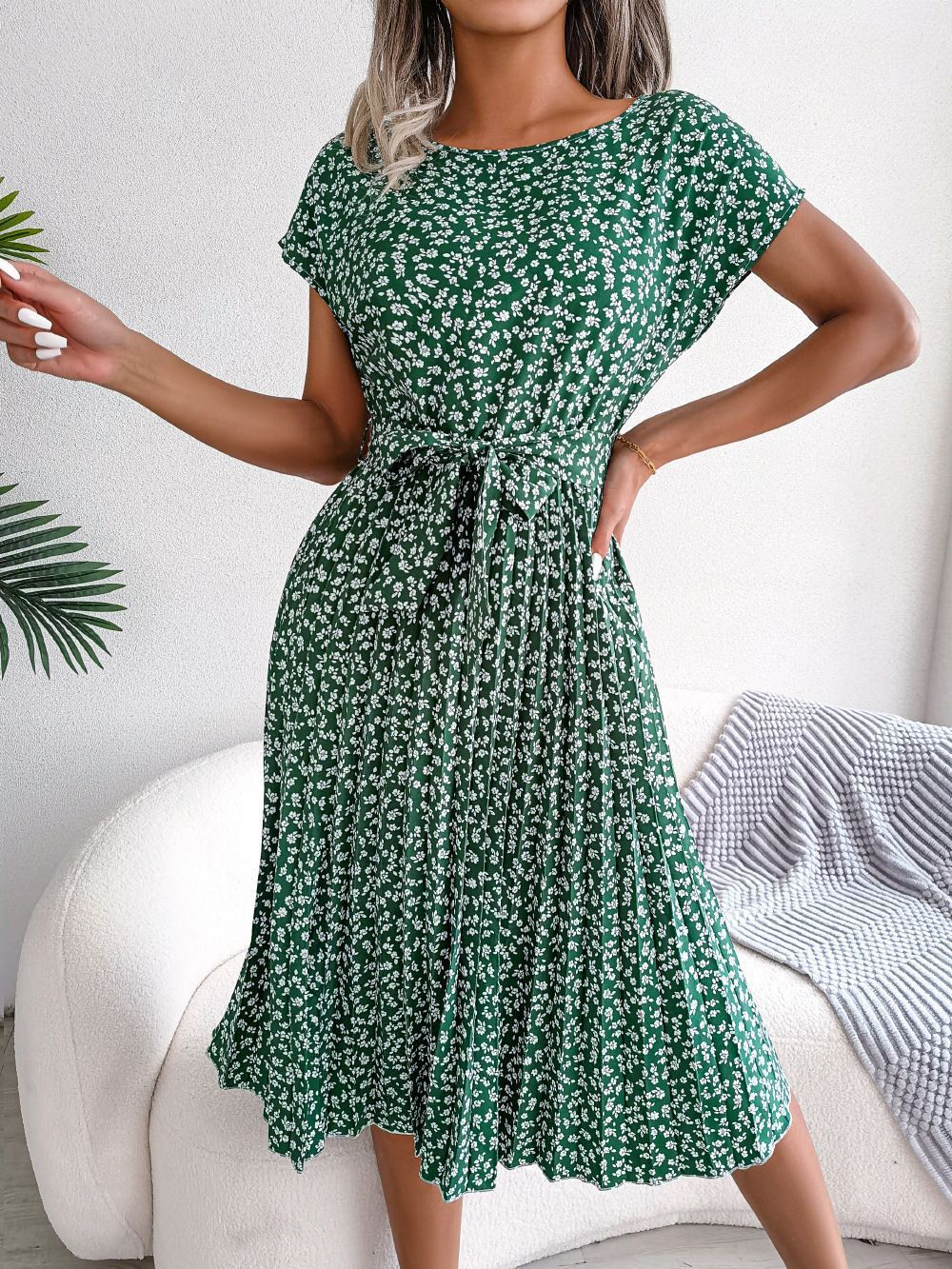Spring And Summer New Casual Short-sleeved Floral Large Hem Pleated Skirt - ANIBEY